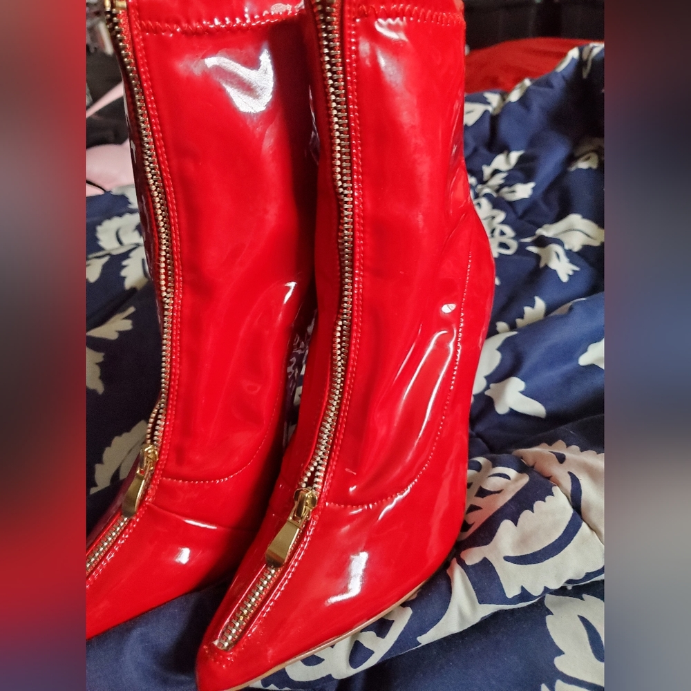 RED PATENT LEATHER BOOTIES